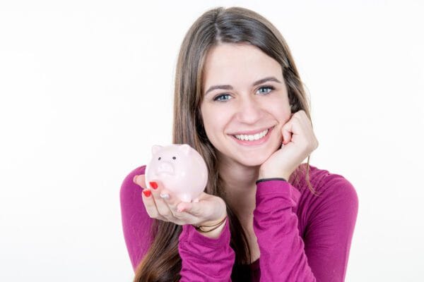 Cofre contribuicao mulher jovem e feliz Desperta Debora